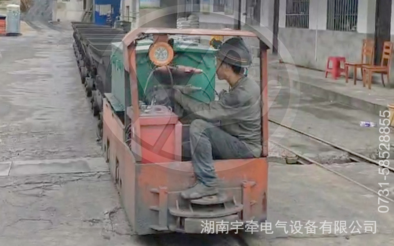 2.5噸防爆蓄電池電機車現場運行視頻.jpg